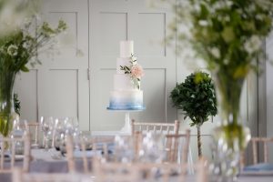 wedding cake in long room